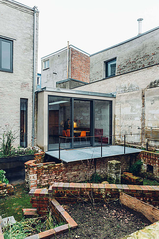 The traverse block / studio house with extension 