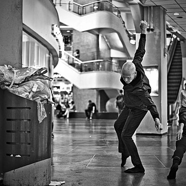 Dance in a subway station