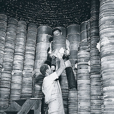 Work in the porcelain factory