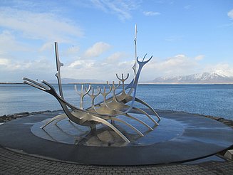 Skulptur Sonnenfahrt von dem Künstler Jón Gunnar Árnason 
